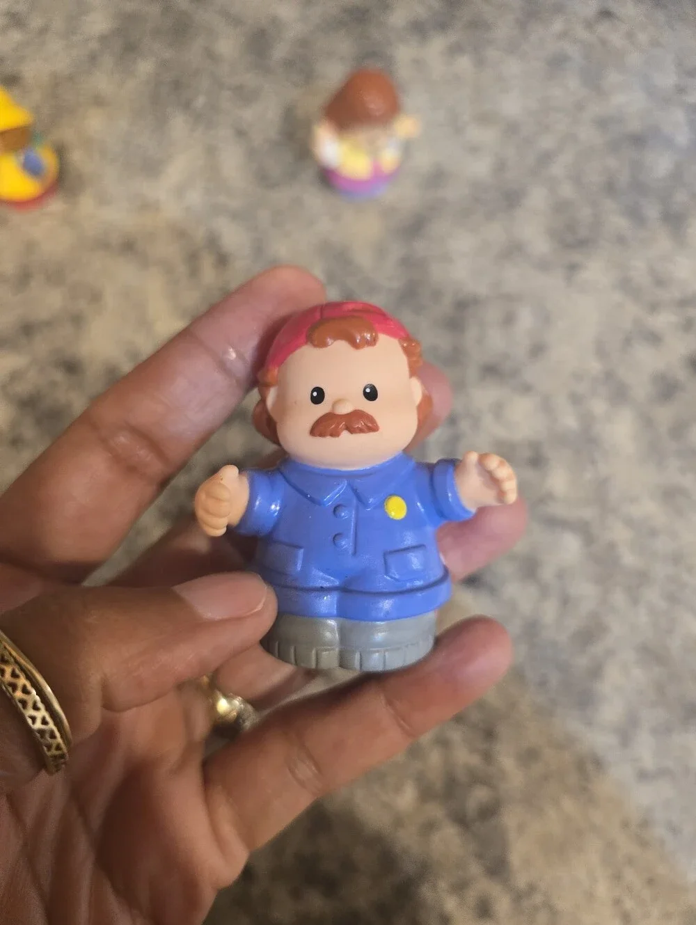 11 Fisher Price Little People Lot + Extra (Maggie/Babies/Moms/Mechanic)